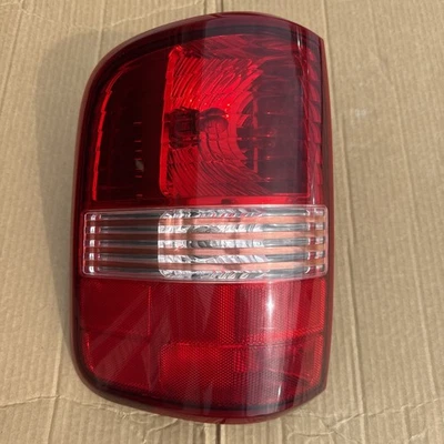 06-08 Lincoln Mark LT ESQUINA EXTERIOR QTR MTD luz trasera lado del conductor izquierdo OEM Foto 1 de 4