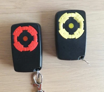 Lot de 2 Télécommandes  FORTEC Multi Cloner 3 - 4 boutons - double fréquence - Photo 1/2