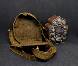 Caja de oración budista santuario tibetano Astamangala vintage Gau tamaño 12 x 10 cm, 4G - Imagen 1 de 9