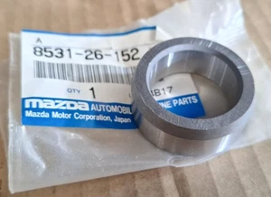 MAZDA RX7 SERIES 1 2 S1 S2 REAR WHEEL BEARING RETAINING COLLAR 2pc GENUINE - Foto 1 di 4