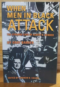 [UFOs] WHEN MEN IN BLACK ATTACK, Strange case of  A.K. Bender. PBK G. Barker NEW - Picture 1 of 13