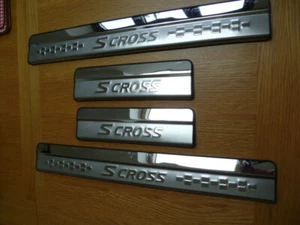 SUZUKI S-CROSS BATTITACCO BATTITACCO PIASTRE ACCIAIO INOX LOGO SCR001 - Foto 1 di 11