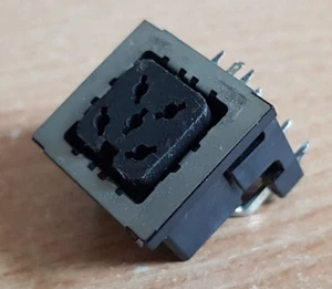 Spannungsnetzteilbuchse für COMMODORE 128 / AMIGA 500 interne Netzbuchse - Bild 1 von 4