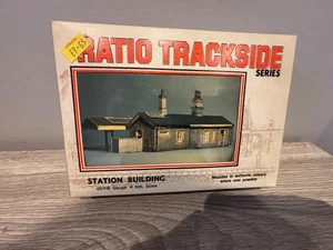 Ratio Trackside Serie Spur OO/HO Bahnhof Bausatz Ref 504 ungebaut verpackt - Bild 1 von 6