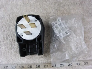 Hubbell HBL 8432C 30A 250V 3Ø Angle Straight Blade Plug 15-30P, New - Picture 1 of 2