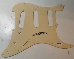 Golpeador de guitarra estilo Strat autografiado firmado por AC/DC certificado PSA - Imagen 1 de 2
