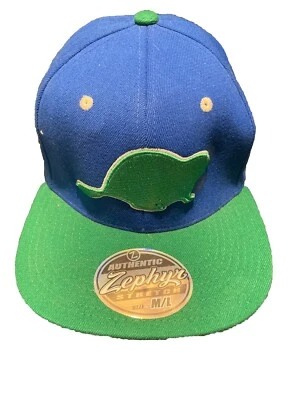 Zephyr “Ski The Beav” (Beaver Mountain) Auténtico Elástico Talla M/L Azul/Verde Foto 1 de 4