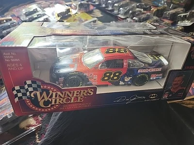 Dale Jarrett #88 1998 diecast NASCAR Winners Circle Batman vs The Joker Foto 1 de 3