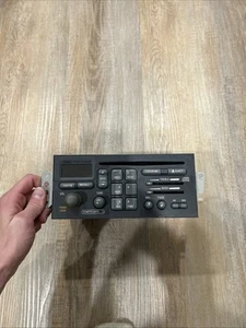 1996-2002 Pontiac Grand Am Grand Prix Firebird Bonneville OEM Radio 09390762 - Picture 1 of 11
