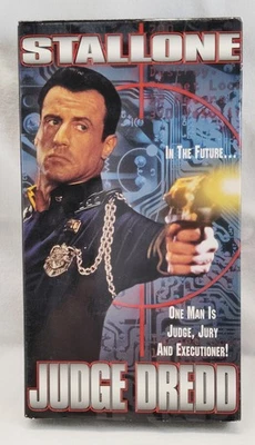 Judge Dredd VHS 1995 Sylvester Stallone Armand Assante, Action-adventure Law - Image 1 of 4