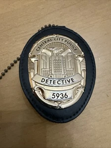 THE FLASH - CENTRAL CITY POLICE BADGE DC COMICS - Picture 1 of 3