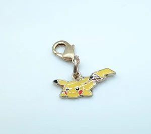 Pokemon Centro Pikachu Colocación 1" Metal Llavero Dije Arco Iris Colección - Imagen 1 de 1