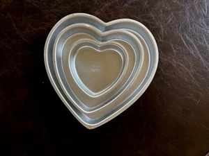 Vintage 1971 Wilton 3-stufiges Herz Kuchenform Set #502-3953 - Bild 1 von 7