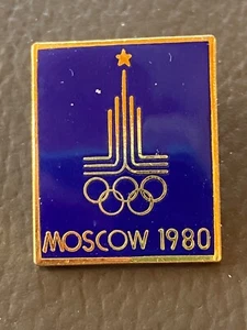 MOSCA 1980 - SPILLA CON LOGO BIANCO... - Foto 1 di 1