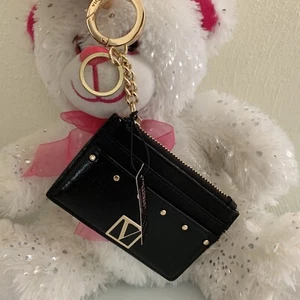 Victoria's Secret weiches Kartenetui Geldbörse Schlüsselanhänger Anhänger schwarz Nieten V-Logo - Bild 1 von 8