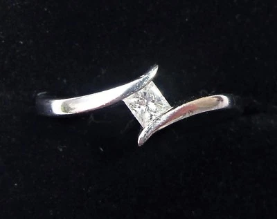 Platinum 0.10ct Princess Diamond Solitaire Bypass Ring, Size I - Image 1 of 4