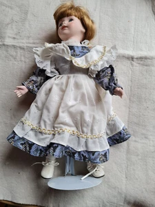 Porzelanpuppe/Sammlerpuppe - Bild 1 von 2