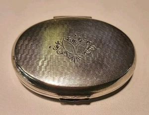 Antigua caja de tabaco inglesa plateada con decoración - Imagen 1 de 11