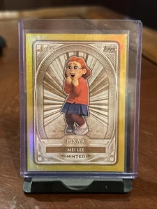 Lámina de oro 2025 Topps Disney acuñada SP #/50 Mei Lee WDW como nueva + roja giratoria - Imagen 1 de 4