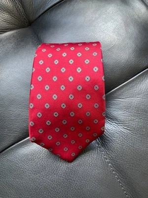 Vintage Oakton Ltd 100% Italian Silk Tie Red w/small diamond pattern 3"x55.5" - Image 1 of 4
