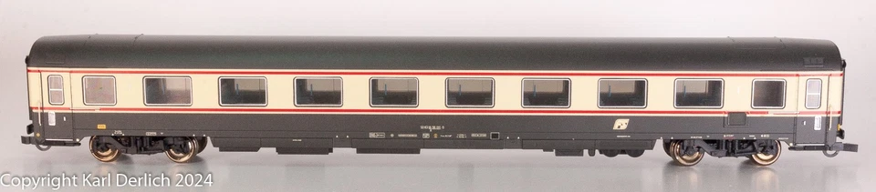 ROCO 45631.1 FS Schnellzugwagen A Nr. ... 98 011-9 - SoSe Giefferi Italien /-2 - Bild 1 von 1