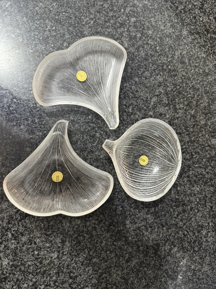Hoya de Japón Juego de 3 Platos de Vidrio/Abarrita. Dos hojas 1 cebolla. Foto 1 de 4