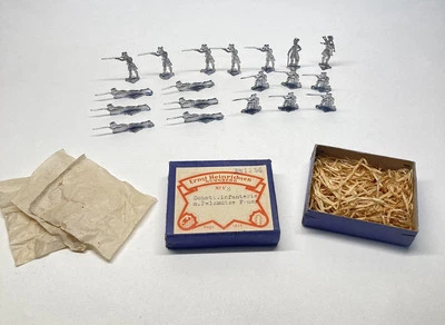 Vintage Ernst Heinrichsen Lead Toy Soldiers Flats Unpainted Scottish Infantry - Image 1 of 4