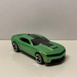 2012 12 Chevy Camaro ZL1 Collectible 1/64 Scale Diecast Diorama Model - Picture 1 of 4