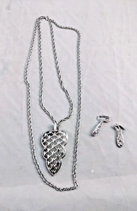 Ensemble collier et boucle d'oreille Couronne Trifari ton argent double chaîne signé vintage - Photo 1/11