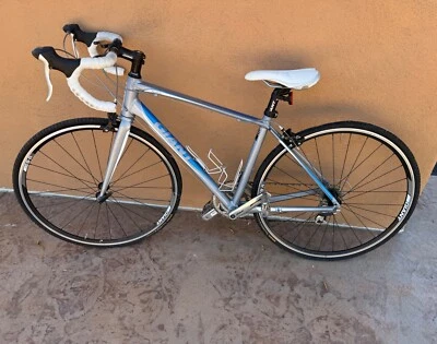 Road bike good condition- Giant Avail 5 Compact/S (50cm) Silver/Light Blue/White - Image 1 of 4