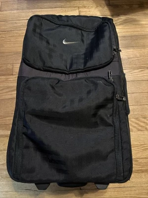 Nike Golf Salida CARRY ON Maleta con Rodillo Nike Tour Equipaje Bolsa Negra Defectos Foto 1 de 4