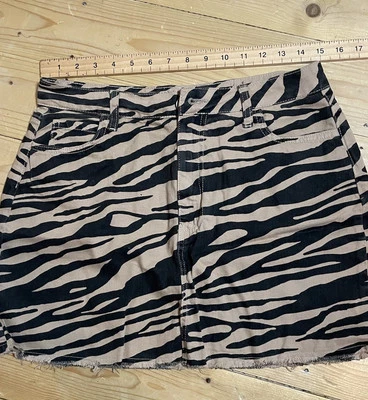 Boohoo Beige and Black Animal Print Denim Mini Skirt. Size 14 Maybe Petite - Image 1 of 4