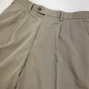 Cutter & Buck Dark Tan Men’s Shorts Size 34 pleated poly/rayon - Picture 1 of 10