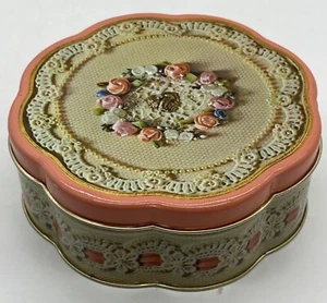 Avon Valentines Day 1981 Decorative Tin With Floral and Lace Design Scalloped - Bild 1 von 4