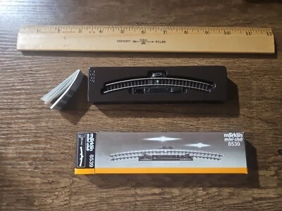 Marklin Mini-Club 8539 R-220mm Curved Switching Track Section - Image 1 of 2