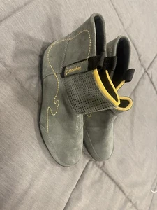 Kangaroos Women's Traxie Gray/Green Suede Yellow Trim Boots SZ. 7.5 - Picture 1 of 4