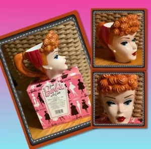 VINTAGE BARBIE KOPF TASSE ~ BARBIE KARRIERE MÄDCHEN 1963 GEFORMTE TASSE ~ NEU IM KARTON - Bild 1 von 6