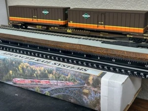 ILLINOIS CENTRAL FLEXI-VAN MARK III -TOFC FLAT CAR w/ 2 TRAILERS HO Scale NEW - Picture 1 of 17