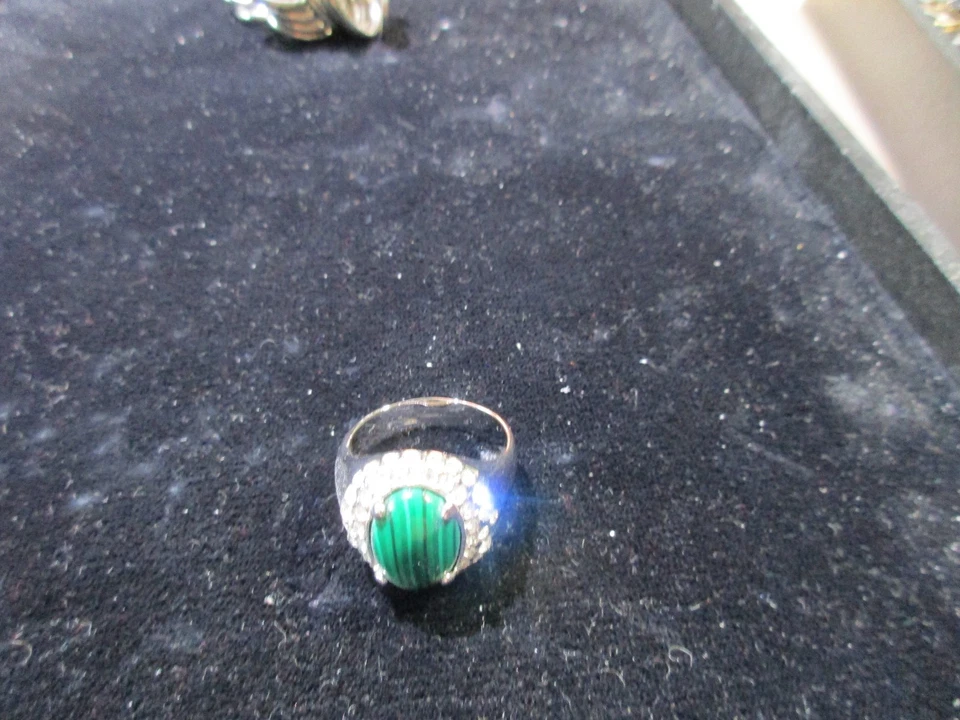 Коктейльное кольцо Park Lane Green Sparkling CZ's Statement размер 9 SIlvertone - Изображение 1 из 3