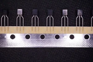 Lot of 15 BS170RL1G ON Semi MOSFET Transistor N Channel 60V 0.5A TO-92-3 TH NOS - Bild 1 von 2