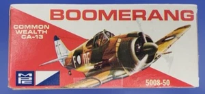 Modellino vintage MPC Boomerang Commonwealth CA-13 scala 1:72 kit con espositore - Foto 1 di 9