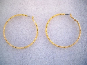 PAIO ORECCHINI IN ACCIAIO RODIATO  CERCHIO GRANDE DORATI - Picture 1 of 1