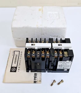 General Electric CR122A06707AA Industrial Relay 300V AC 10A - Picture 1 of 10