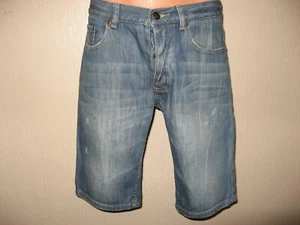 HARDLY WORN MENS BOYS DITRESSED LOOK COTTON DENIM SHORTS 32 WAIST (MEDIUM) - Picture 1 of 2