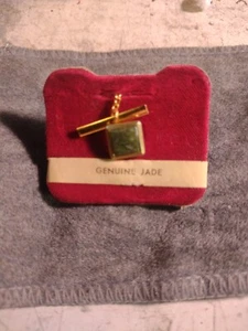 Vintage Krementz Tie Tack Pin Genuine Jade Square Gold Tone Bar Chain Pin - Picture 1 of 3
