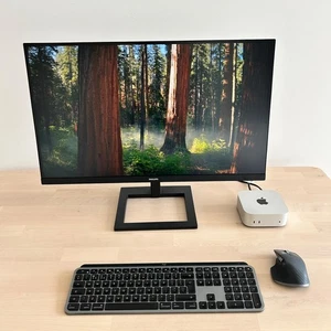 PHILIPS 27” Ultra HD monitor, height adjustable, speaker in box - 6 months old - Picture 1 of 5