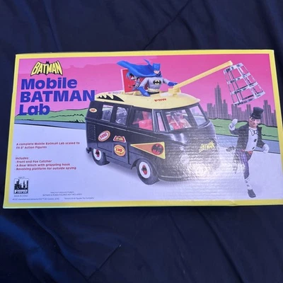DC Comics MOBILE BATMAN LAB Bus Juego con Exclusiva Figura Retro PINGÜINO 8" NUEVO Foto 1 de 4