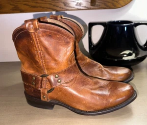 FRYE Wyatt Arnés Botas Cortas Botines Cuero Coñac 6.5 B Usado en Excelente Condición - Imagen 1 de 8