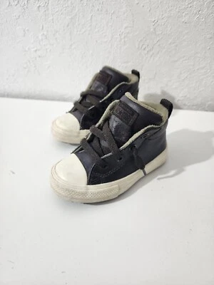 Zapatillas altas de cuero marrón Converse Chuck Taylor para niños pequeños talla 5 Foto 1 de 4