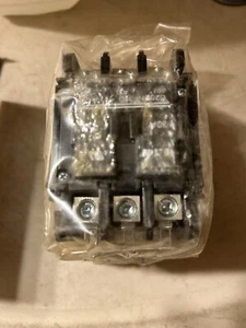 Eaton C25DNF330T Def Purpose Contactor, 3P, 30A, 24VAC, 50/60Hz New In Box - Picture 1 of 3